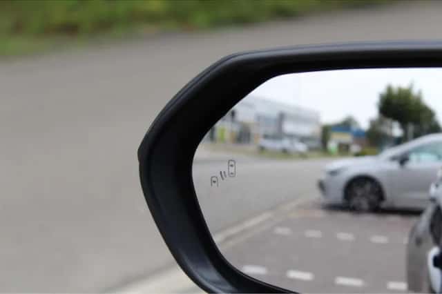 Toyota Yaris (2024) thumbnail 3