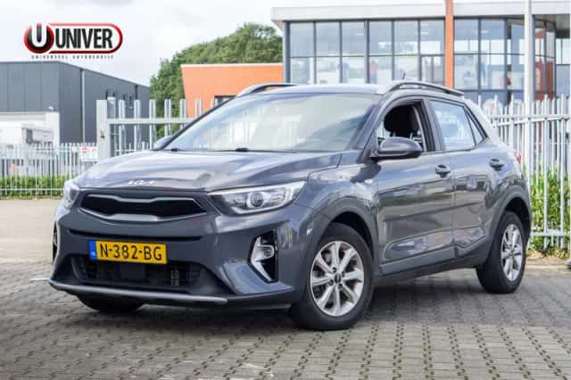 Kia Stonic (2021) thumbnail 1