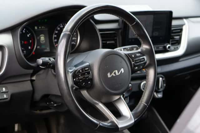 Kia Stonic (2021) thumbnail 5