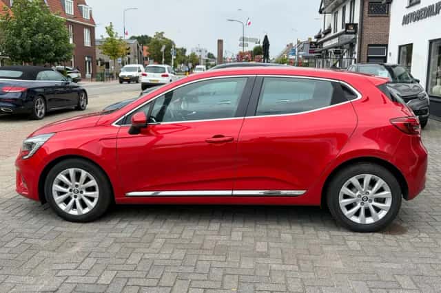 Renault Clio (2022) thumbnail 2