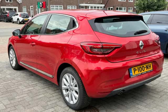 Renault Clio (2022) thumbnail 3