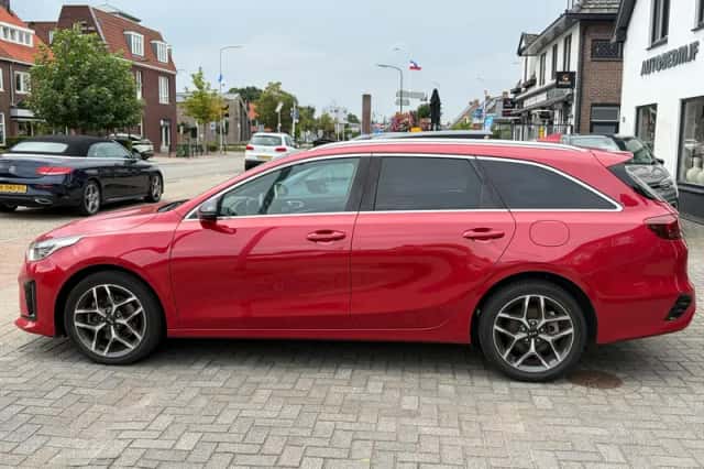 Kia Ceed Sportswagon (2021) thumbnail 2