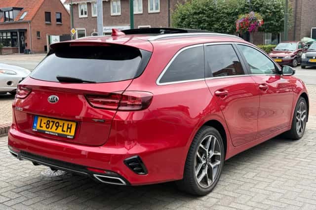 Kia Ceed Sportswagon (2021) thumbnail 5