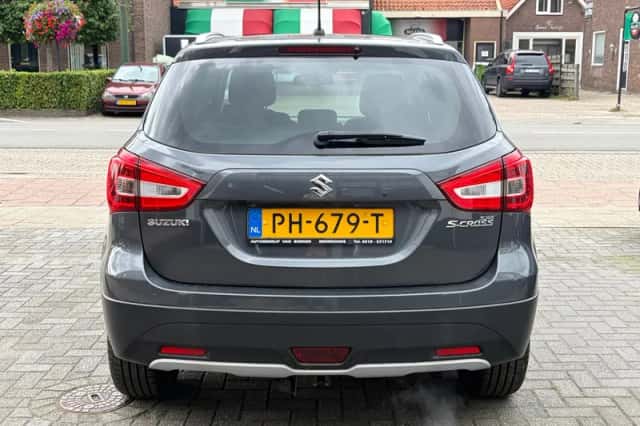 Suzuki S-Cross (2017) thumbnail 4