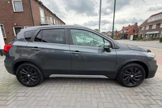 Suzuki S-Cross (2017) thumbnail 6