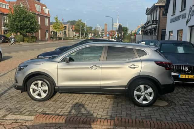 Nissan Qashqai (2018) thumbnail 4