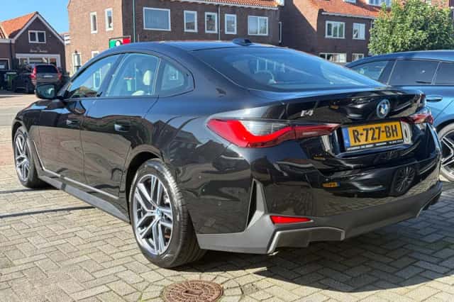BMW i4 (2022) thumbnail 3
