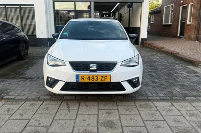SEAT Ibiza (2023) thumbnail 2