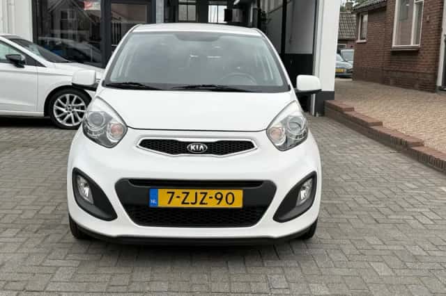Kia Picanto (2015) thumbnail 2