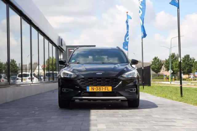 Ford Focus (2021) thumbnail 2