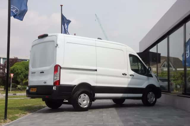 Ford Transit (2024) thumbnail 4