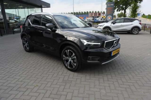 Volvo XC40 (2022) thumbnail 2