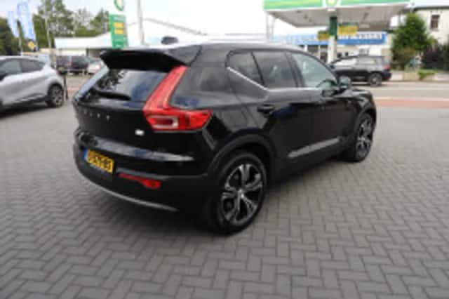 Volvo XC40 (2022) thumbnail 4
