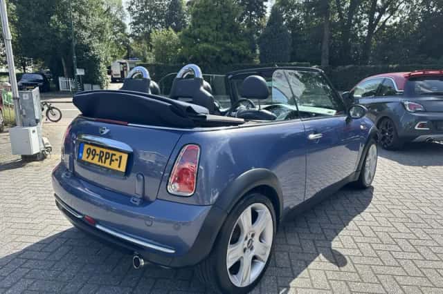 MINI Cabrio (2005) thumbnail 4