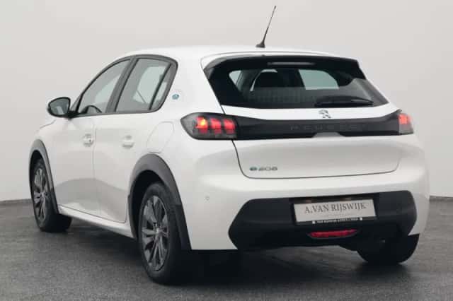 Peugeot e-208 (2021) thumbnail 6
