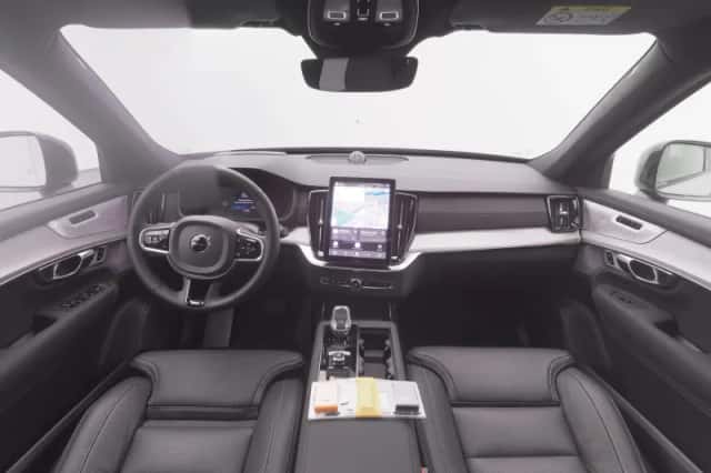 Volvo XC90 (2026) thumbnail 3