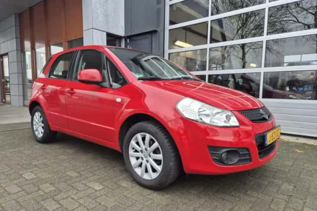 Suzuki SX4 (2013) thumbnail 1