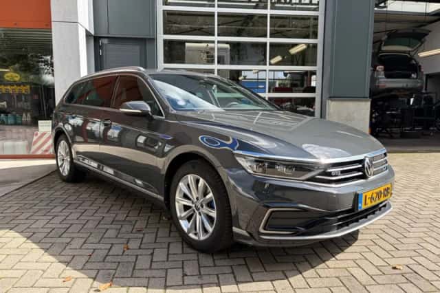 Volkswagen Passat (2021) thumbnail 5
