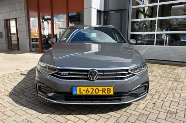 Volkswagen Passat (2021) thumbnail 6