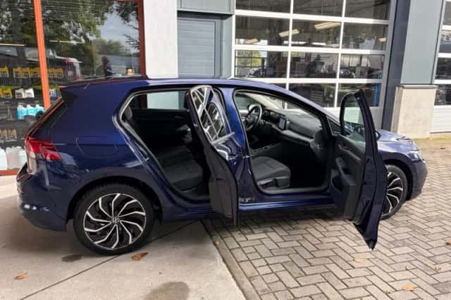 Volkswagen Golf (2021) thumbnail 3