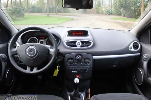 Renault Clio (2010) thumbnail 3