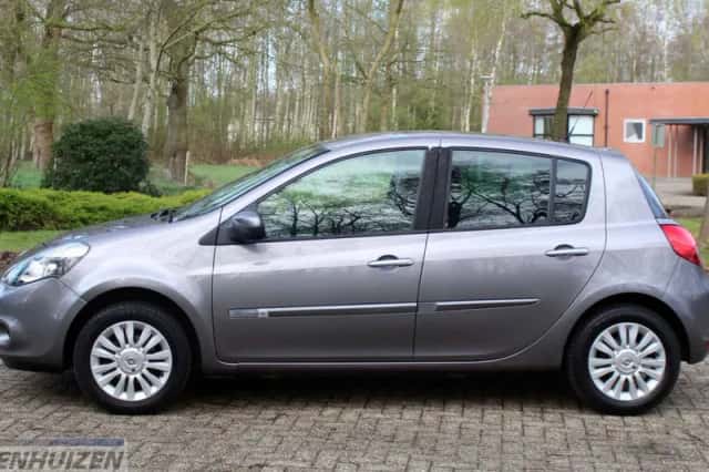 Renault Clio (2010) thumbnail 6