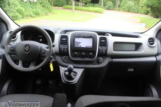 Renault Trafic (2018) thumbnail 3
