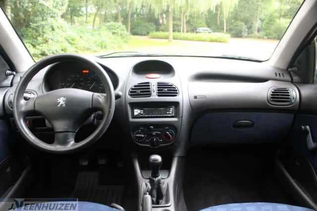 Peugeot 206 (2003) thumbnail 3