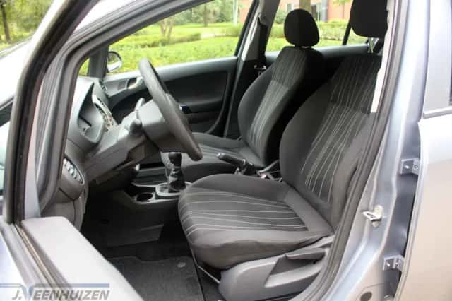 Opel Corsa (2008) thumbnail 4