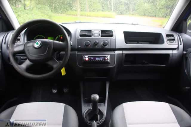 Škoda Fabia (2010) thumbnail 3