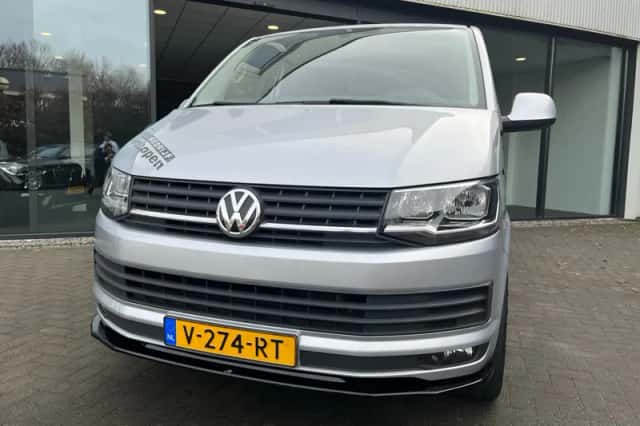 Volkswagen Transporter (2018) thumbnail 3