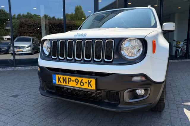 Jeep Renegade (2015) thumbnail 3