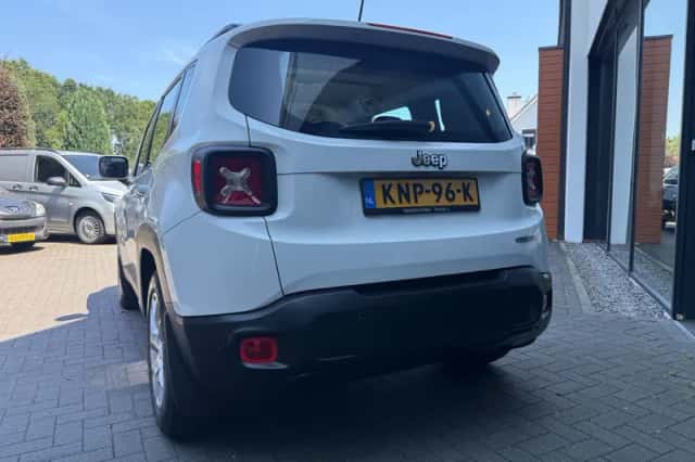 Jeep Renegade (2015) thumbnail 6
