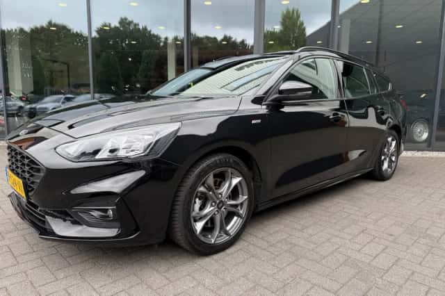Ford Focus (2021) thumbnail 2