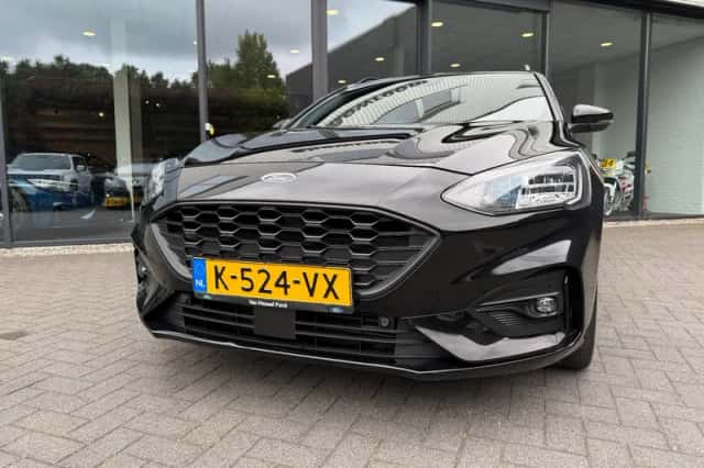 Ford Focus (2021) thumbnail 3