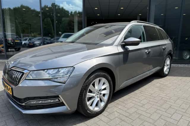 Škoda Superb (2022) thumbnail 2