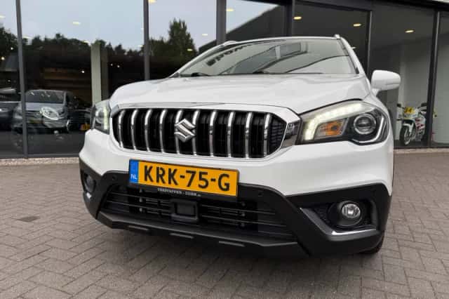 Suzuki S-Cross (2019) thumbnail 3