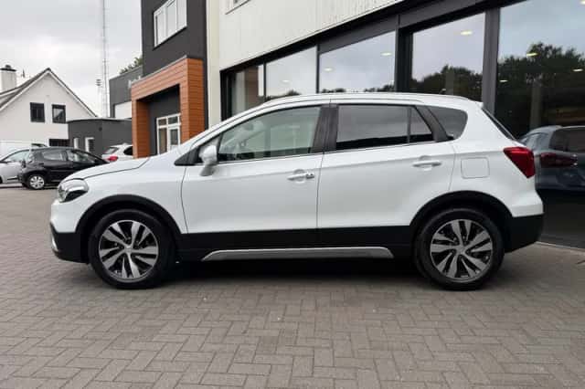 Suzuki S-Cross (2019) thumbnail 4