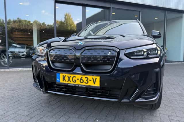 BMW iX3 (2022) thumbnail 3