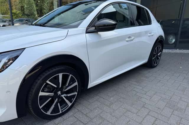 Peugeot 208 (2021) thumbnail 5