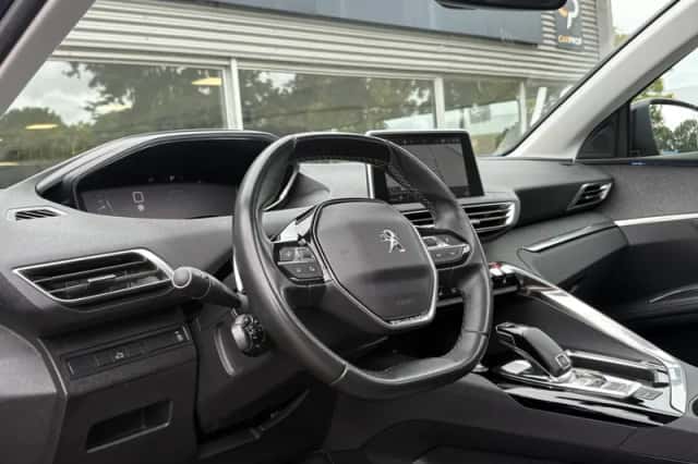 Peugeot 5008 (2020) thumbnail 2