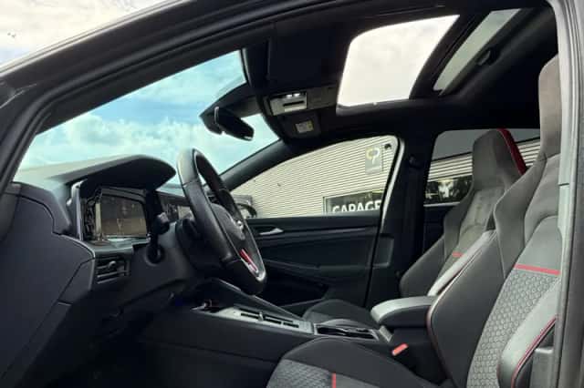 Volkswagen Golf (2021) thumbnail 4