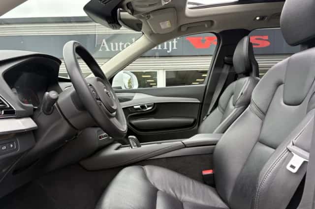 Volvo XC90 (2021) thumbnail 4
