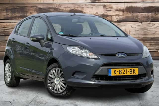Ford Fiesta (2011) thumbnail 2