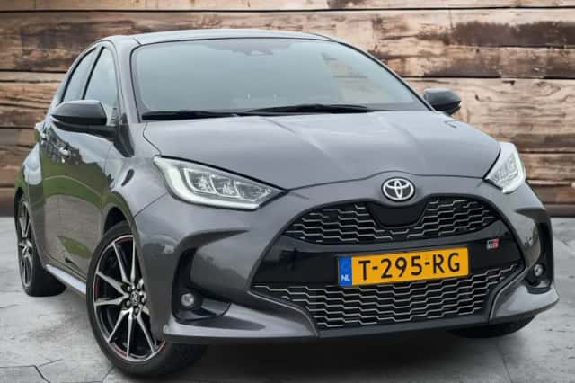 Toyota Yaris (2023) thumbnail 2