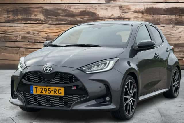 Toyota Yaris (2023) thumbnail 3
