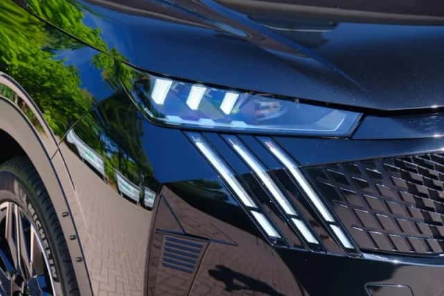 Peugeot 3008 (2025) thumbnail 2