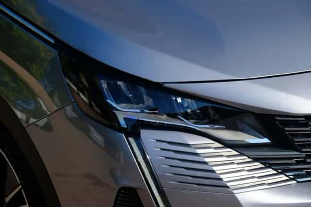 Peugeot 3008 (2024) thumbnail 2