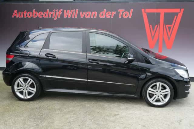 Mercedes-Benz B-Klasse (2010) thumbnail 1