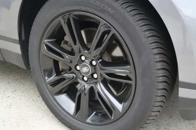 Land Rover Range Rover Velar (2023) thumbnail 6
